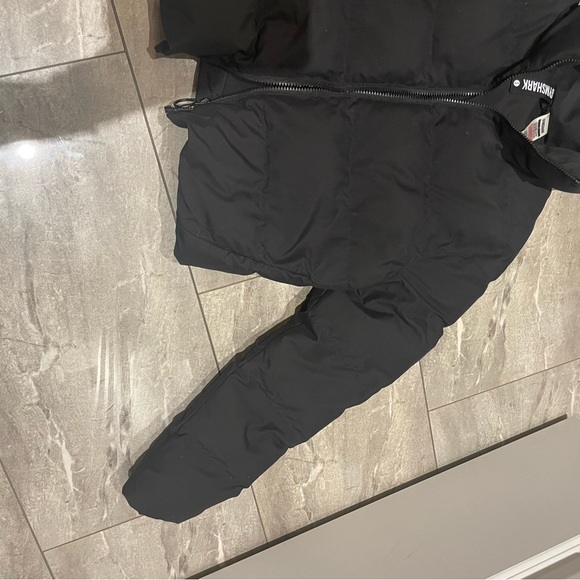 GymshArk short puffer jacket, black, size small. - Picture 2 of 5